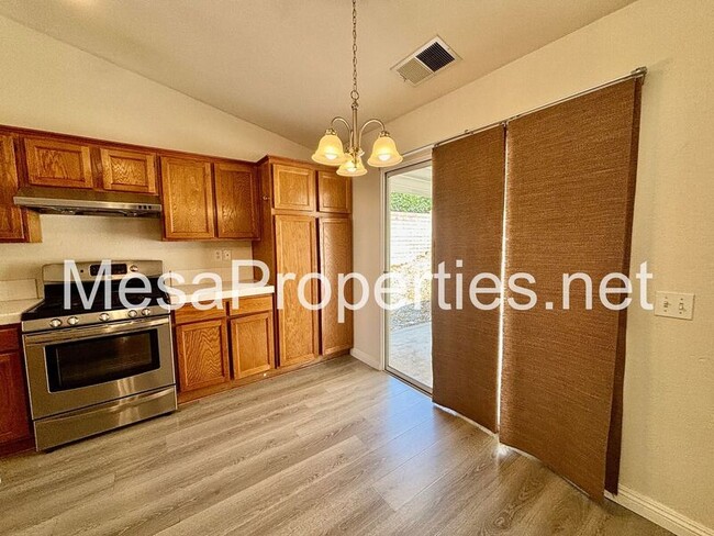 Building Photo - 2816 W Fairview Dr