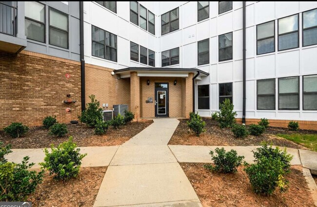 Building Photo - 898 Oak St SW