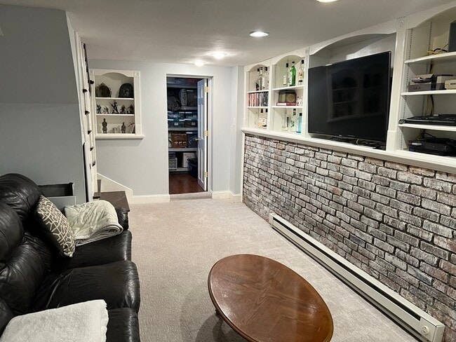 Building Photo - 14 S Russell St