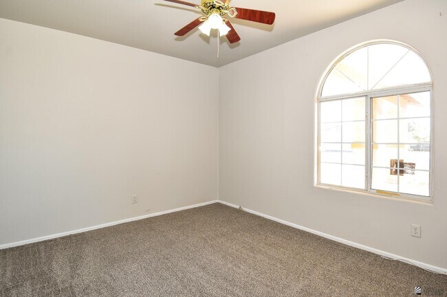Building Photo - 143 S Sunset Ave