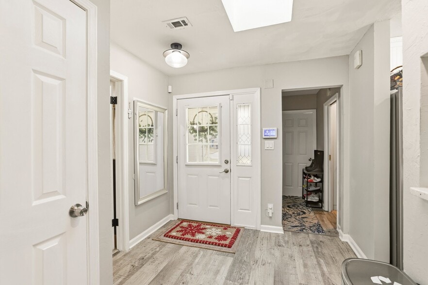 Building Photo - 3235 Mound Dr