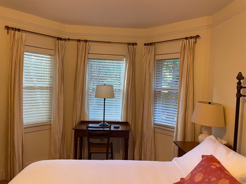 Building Photo - 1373 Barker Rd