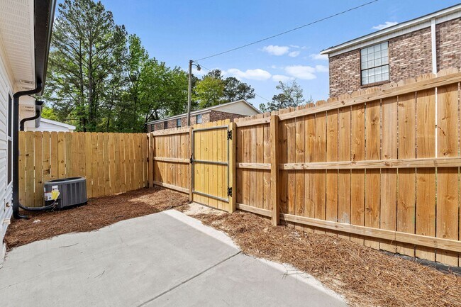 Building Photo - 2221 Archer Ln