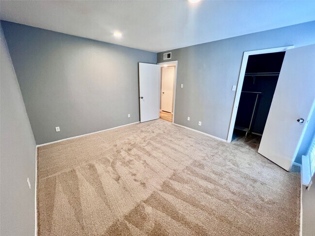 Building Photo - 10047 Westpark Dr