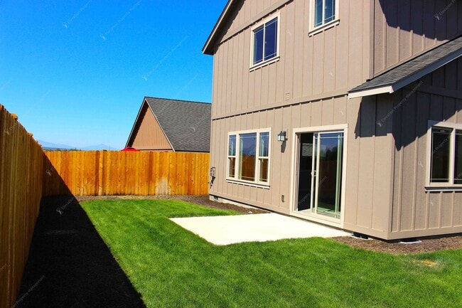 Building Photo - 3 BR home in Northwest Redmond w/ Mountain Views