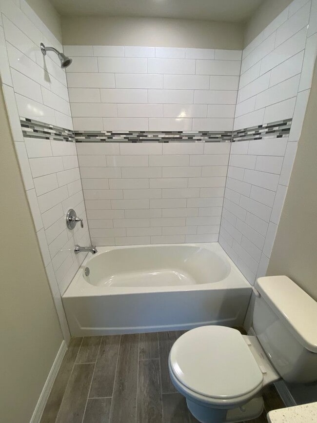 Building Photo - Freshly Updated 5-Bedroom, 4-Bath Home in Grand Oaks – Nearly New Condition