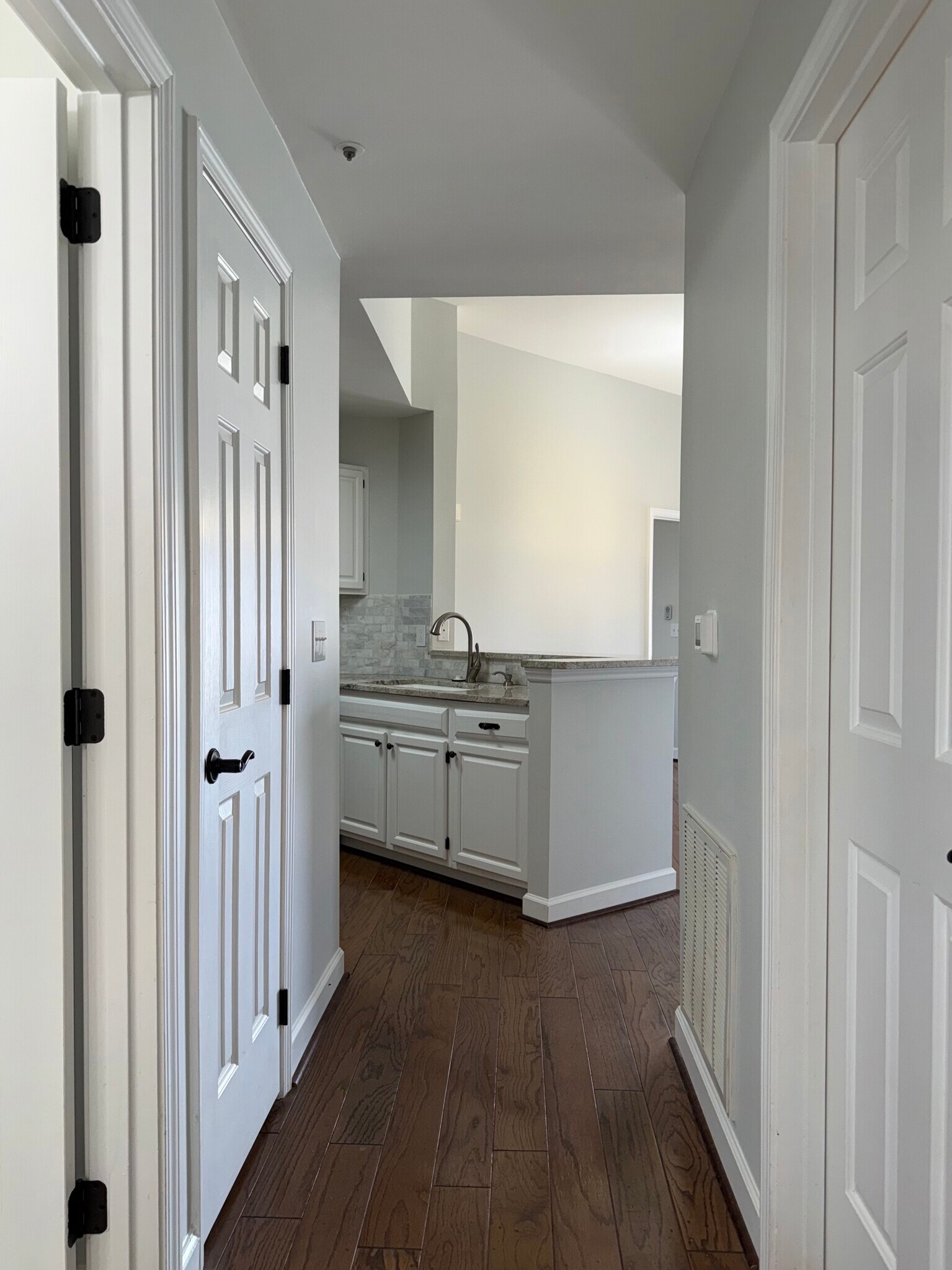 View from hallway towards kitcvhen - 1133 Torrence Cir