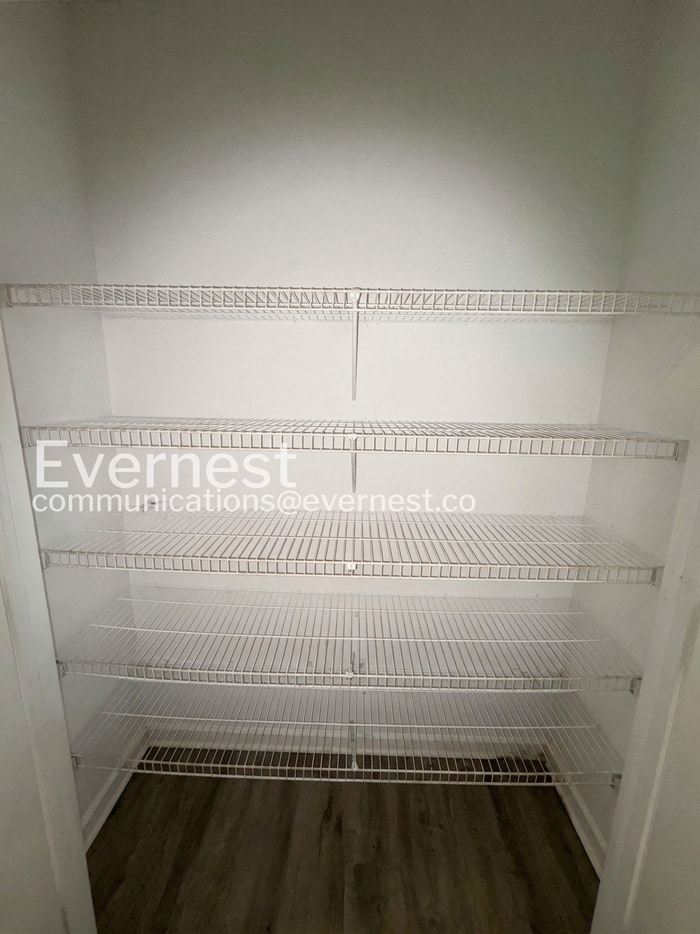 Building Photo - 8665 Thomas Rd