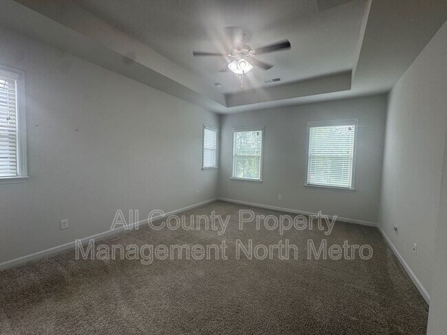 Building Photo - 7870 Tiberon Pkwy