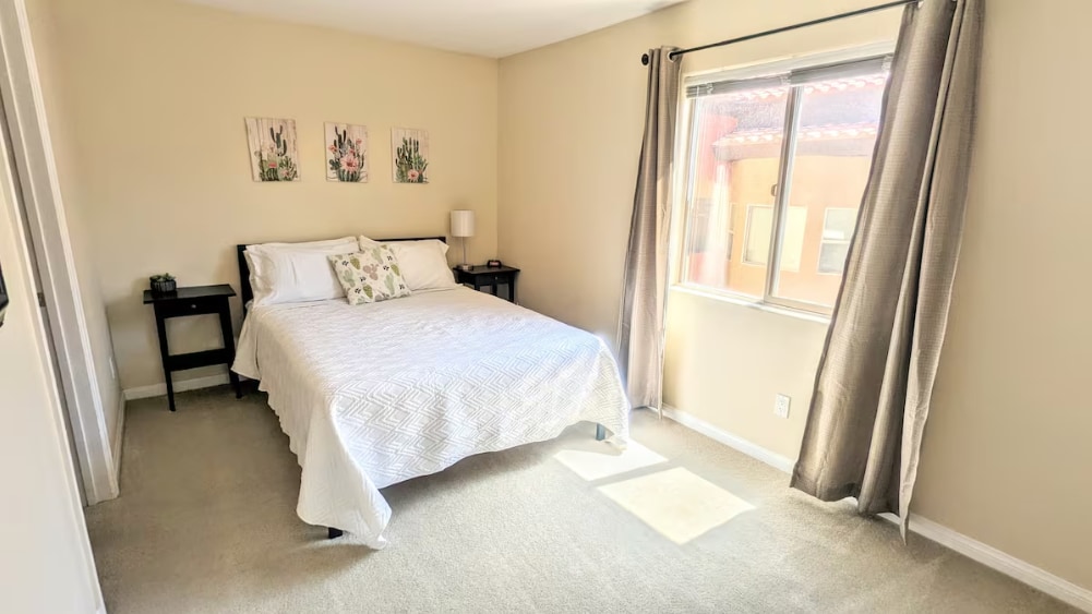 Building Photo - 890 Kitty Hawk Dr