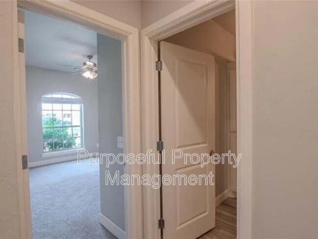 Building Photo - 12037 Ashford Dr