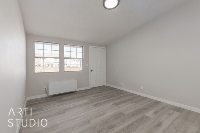 Building Photo - Newly Remodeled 1 Bedroom Condo