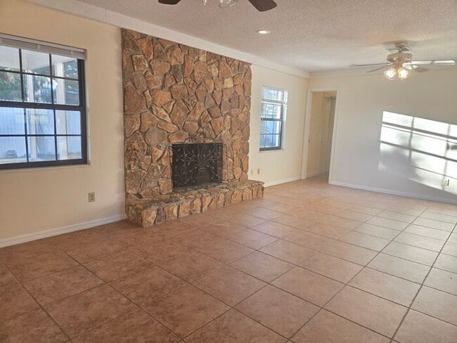 Building Photo - Rare 5BR Home for Rent in Mills 50 – Across from Lake Estelle