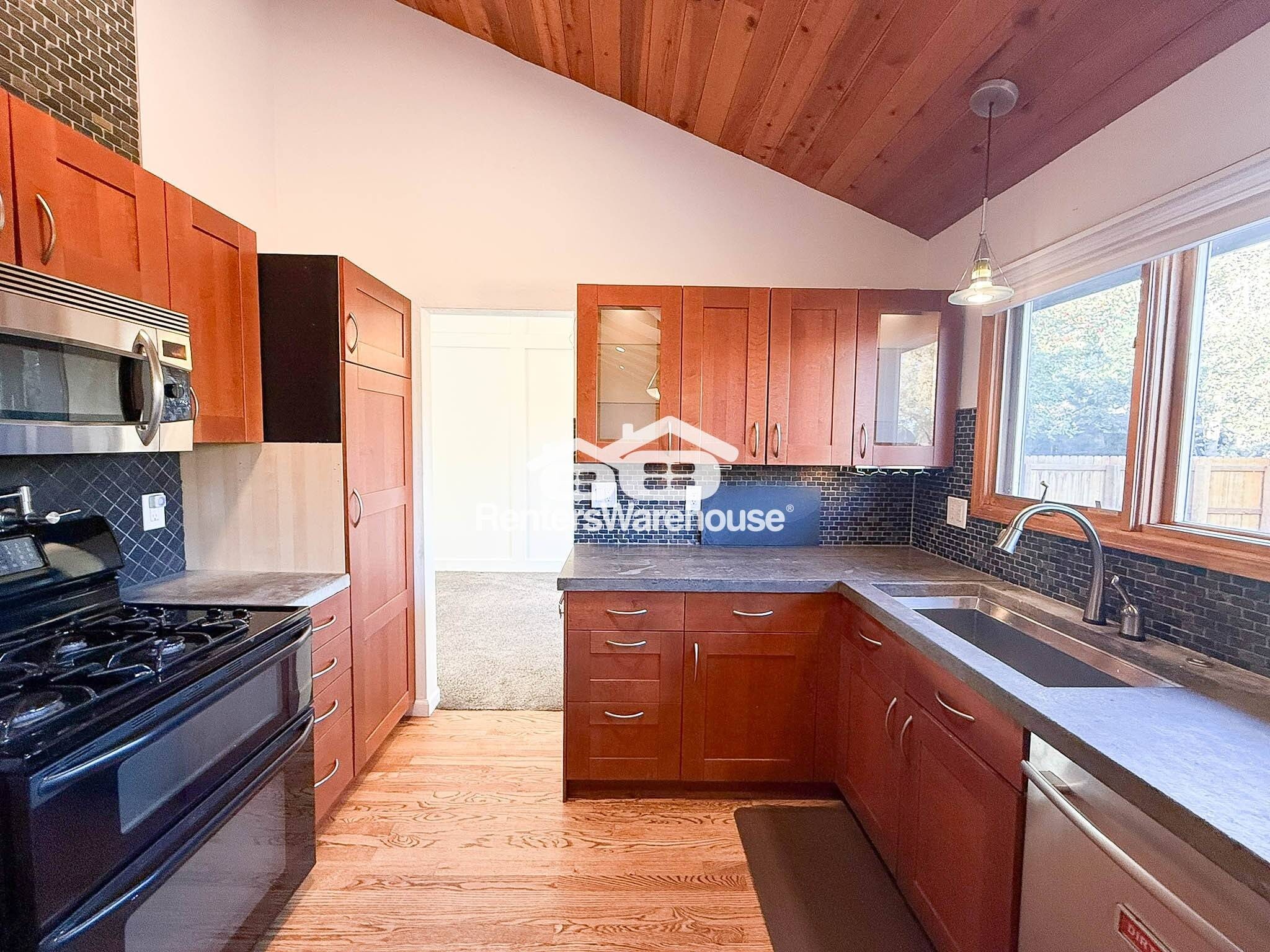 Building Photo - 4850 Fairlawn Ct