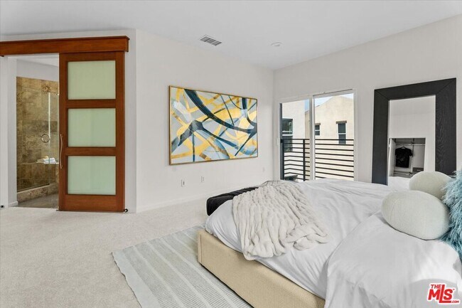 Building Photo - 13027 Bluff Creek Dr
