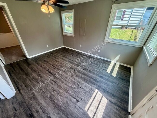 Building Photo - Cute 3 Bed 1 Bath in Raytown-Available NOW!!
