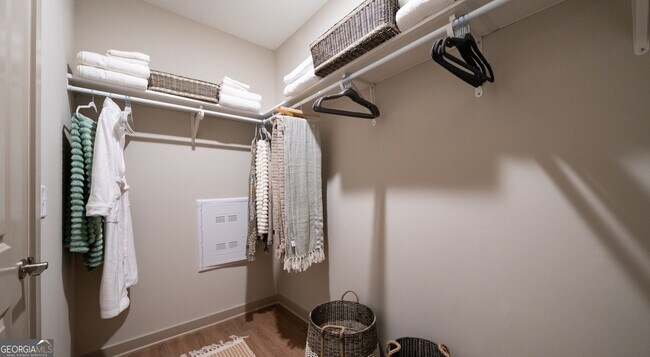 Building Photo - 6000 Ava Ave