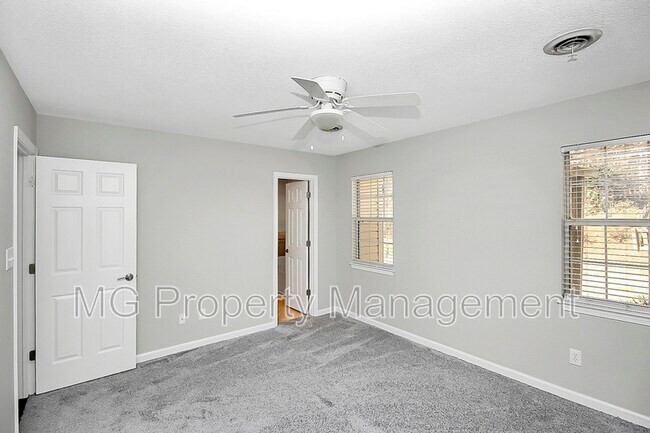 Building Photo - 141 Brookshire Dr