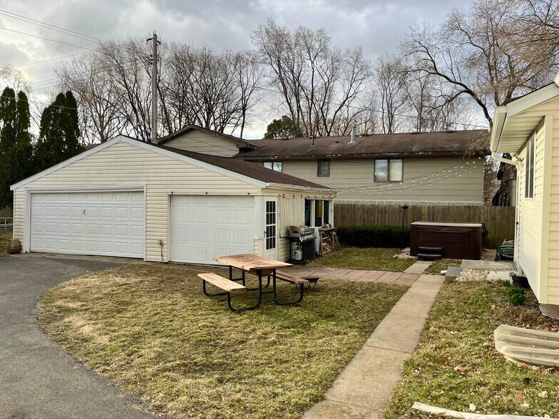 Building Photo - 1266 Cleveland Ave S