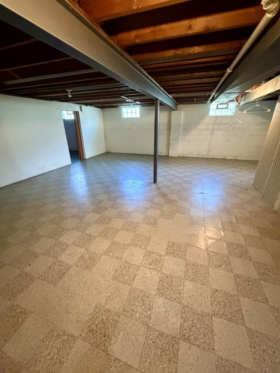 Building Photo - 521 Collins Ave