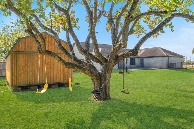 Building Photo - 2930 23rd Ave N