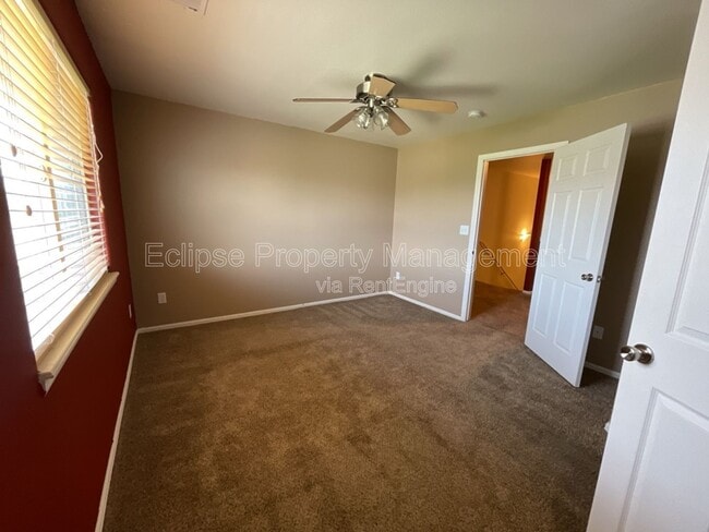 Building Photo - 2451 1/2 Theresea Ln