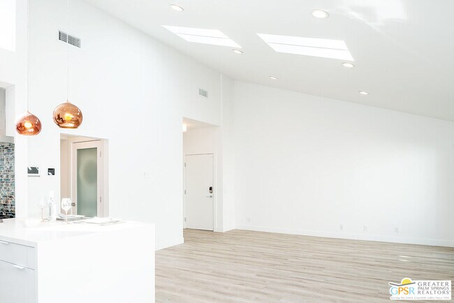 Building Photo - 717 Orlando Ave