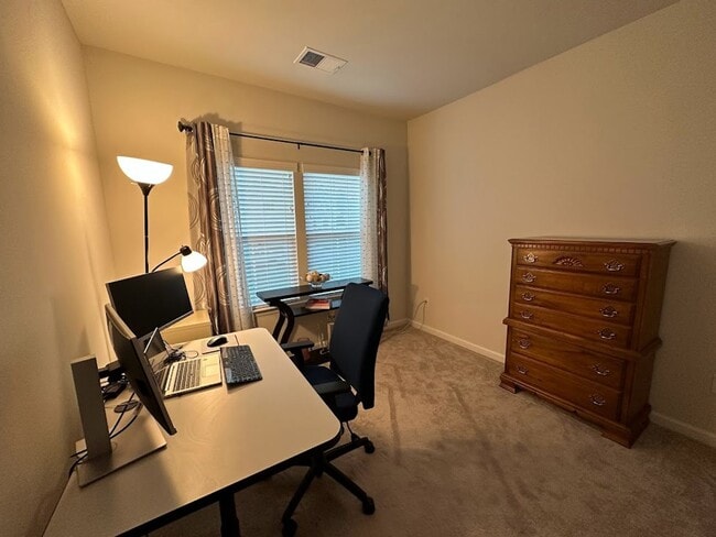 Building Photo - Like New 2018 Built First Floor 3 Bed/2 Ba...