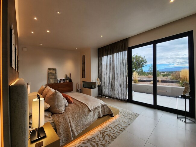 Building Photo - 36 Plz del Centro