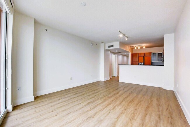 Building Photo - 1551 N Flagler Dr