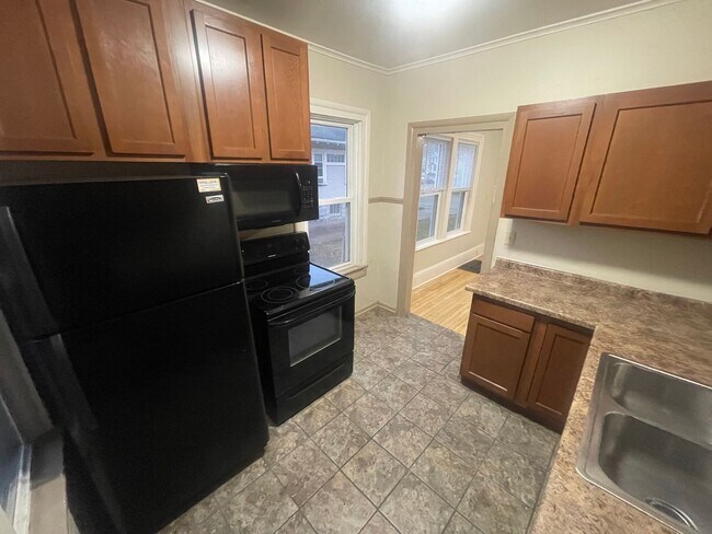 Building Photo - 642 Jackson St