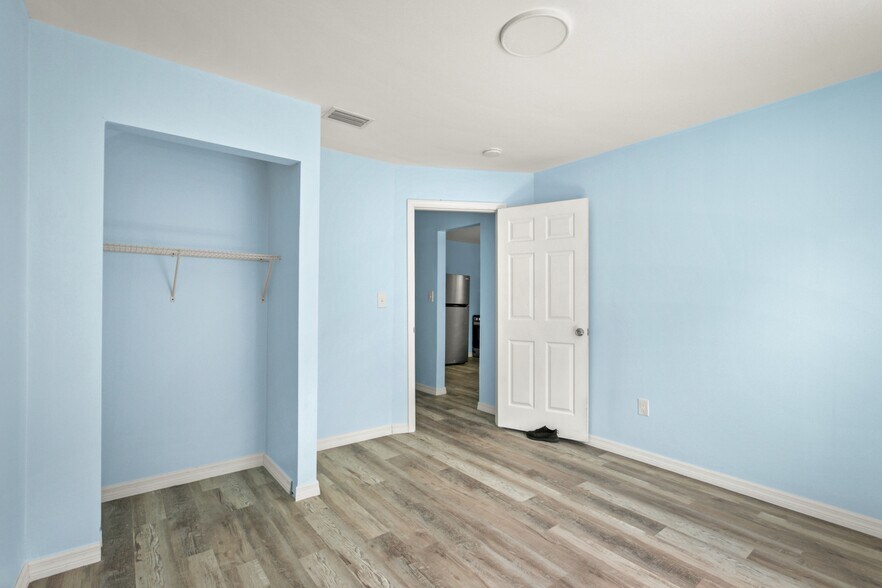 Building Photo - 260 Vernis Ave