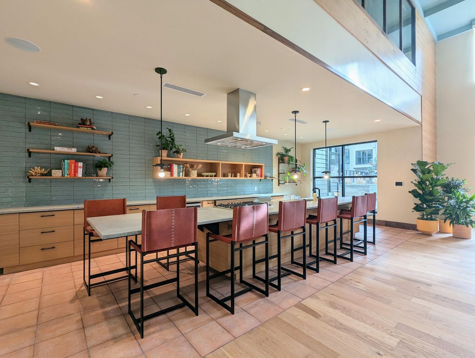 Building Photo - 1746 Villa St