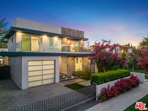 Building Photo - 6410 Lindenhurst Ave