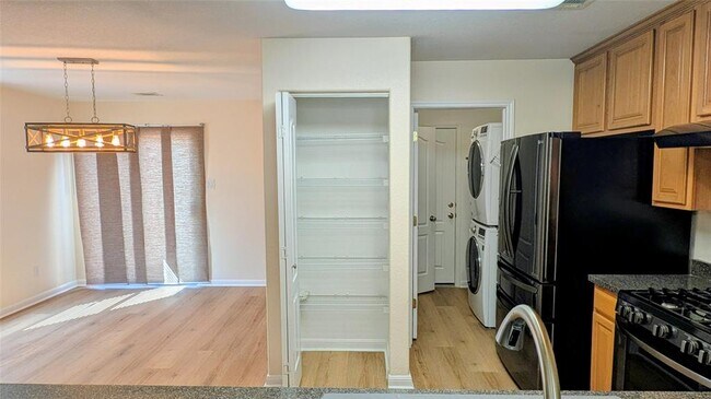 Building Photo - 133 Rush Haven