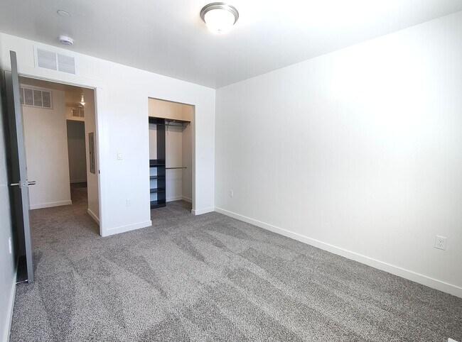 Building Photo - Laguna Farms in Nampa