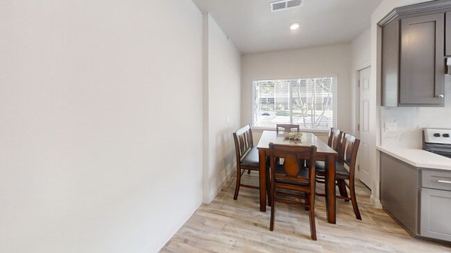 Building Photo - Carruth Ave &amp; Home Ave