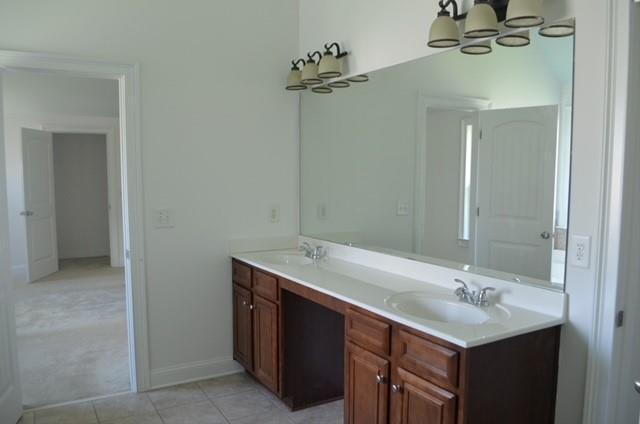 Building Photo - 15 Creekwater Dr