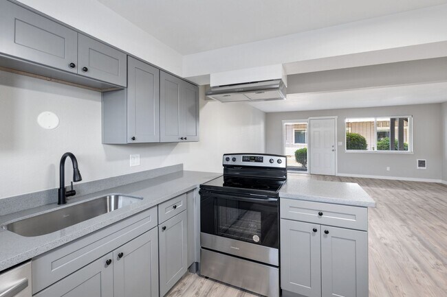 Building Photo - Ground floor apartment