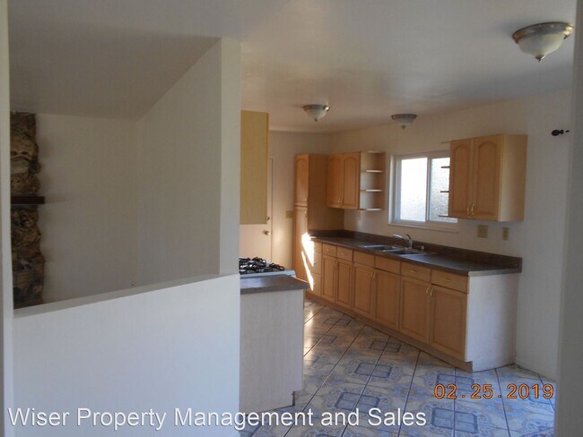 Building Photo - 4 br, 2 bath House - 1509 E Oak Ave