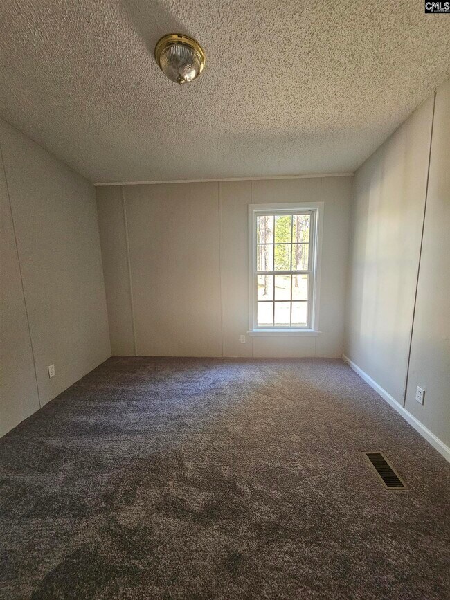 Building Photo - 117 E Woods Ct