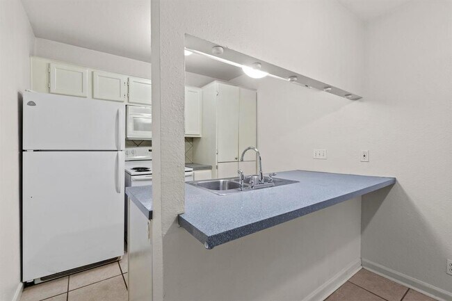 Building Photo - 2708 S 1st St