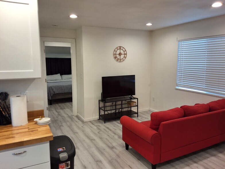 Building Photo - 720 S Southern St