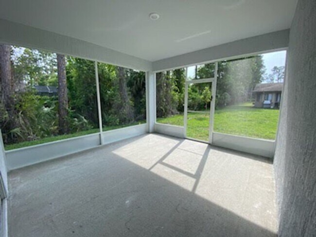 Building Photo - Like New 3 bedroom + den with French doors...