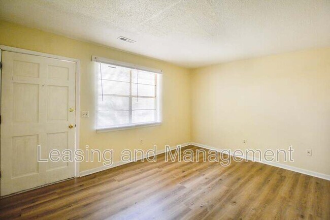 Building Photo - 1611 Jessamine Rd