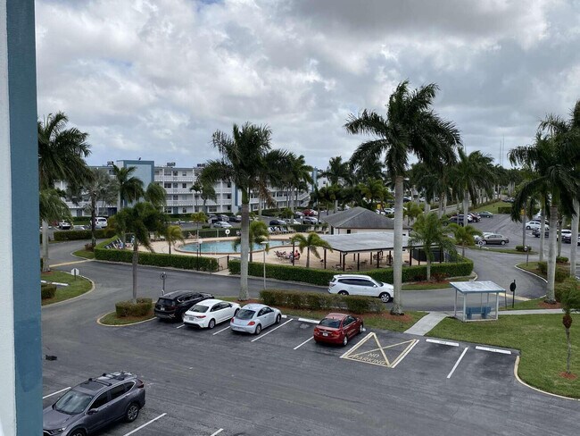 Building Photo - 4048 Exeter C