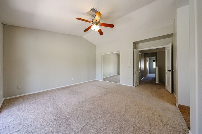 Building Photo - Stunning 3 bedroom, 2.5 bathroom Gold Cour...