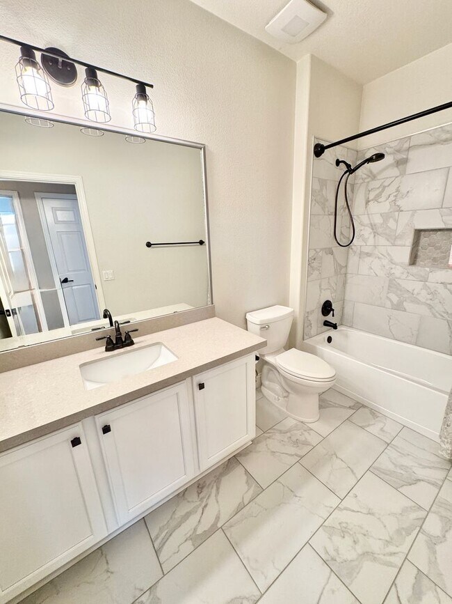 Building Photo - Pristine Single Level 3 Bedroom Home In The Sought After Gated Lagos Vistoso Community in Chandler!