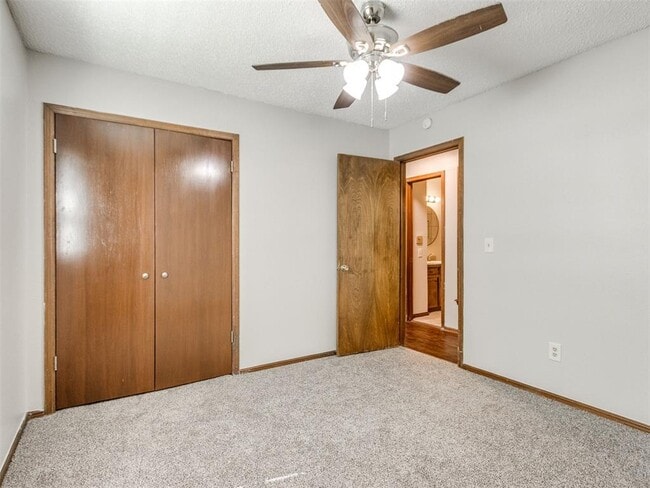 Building Photo - 821 Russell Cir