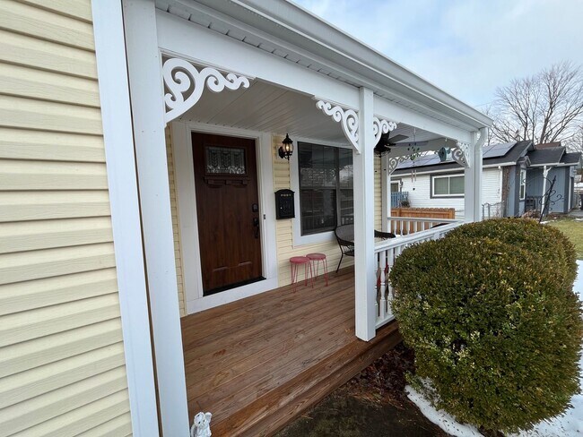 Building Photo - Fantastic 3 bedroom 2 bathroom single family home Johnstown